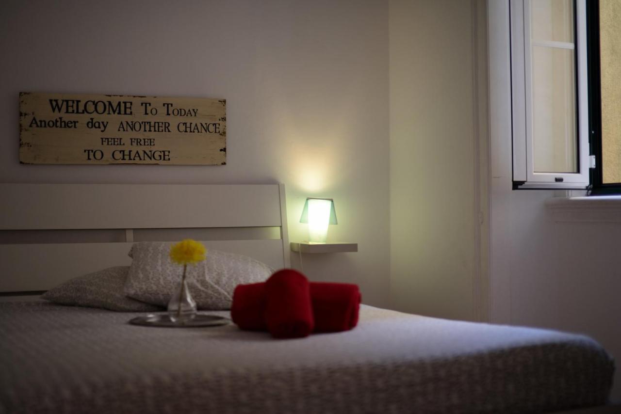 The Blue House - Saint Pauls Apartment Lisbon Bagian luar foto